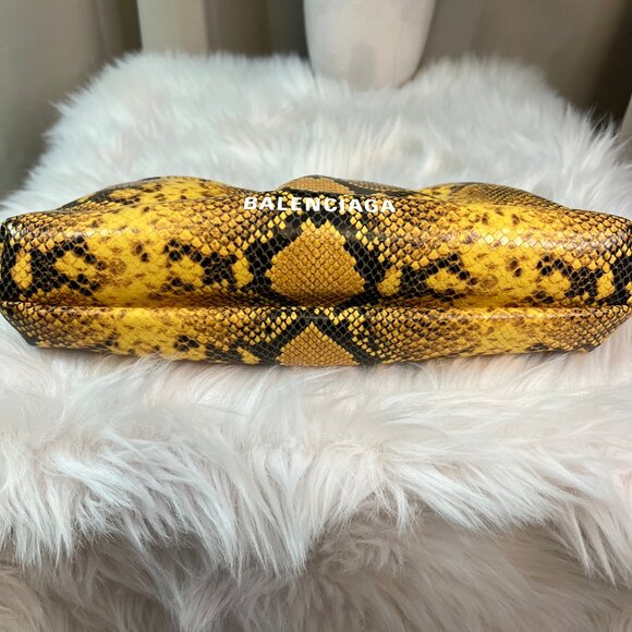 Balenciaga Python Effect Cloud Clutch With Extendable Strap - Picture 5 of 11